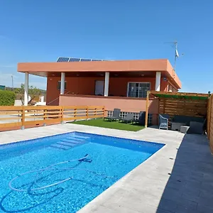 Piscina De Sal Barbacoa Wifi, Parking Gratis, 3 Min Pga Casa El Roble Сasa de vacaciones